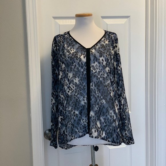 WOT, Sold Out! CAbi Fatale Blouse, Size Small - Picture 4 of 8